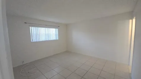8040 N Colony Circle Tamarac FL 33321