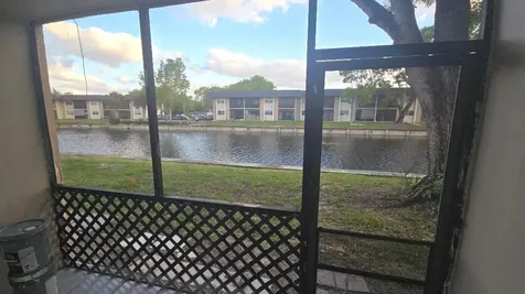 8040 N Colony Circle Tamarac FL 33321