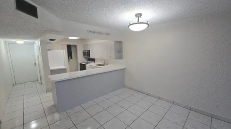 8040 N Colony Circle Tamarac FL 33321