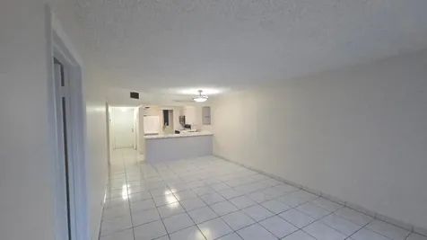8040 N Colony Circle Tamarac FL 33321