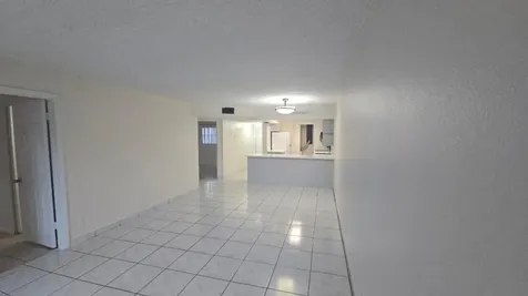 8040 N Colony Circle Tamarac FL 33321