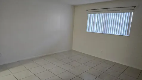 8040 N Colony Circle Tamarac FL 33321