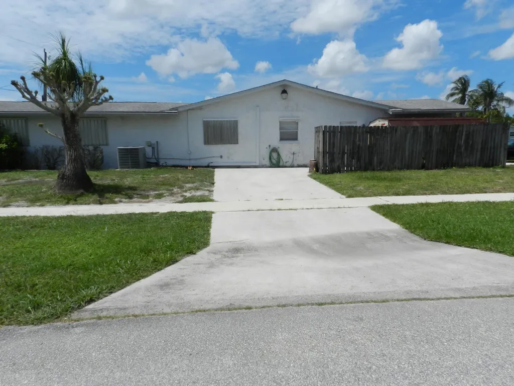 3151 Pinehurst Drive Lake Worth FL 33467