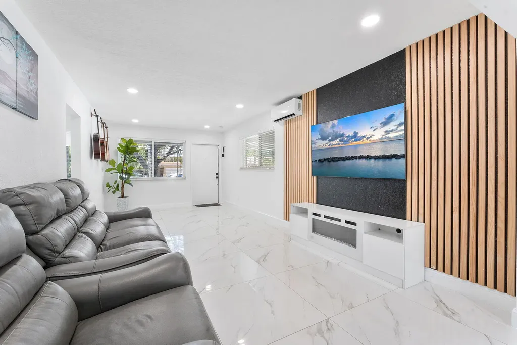 822 S C Street Lake Worth Beach FL 33460