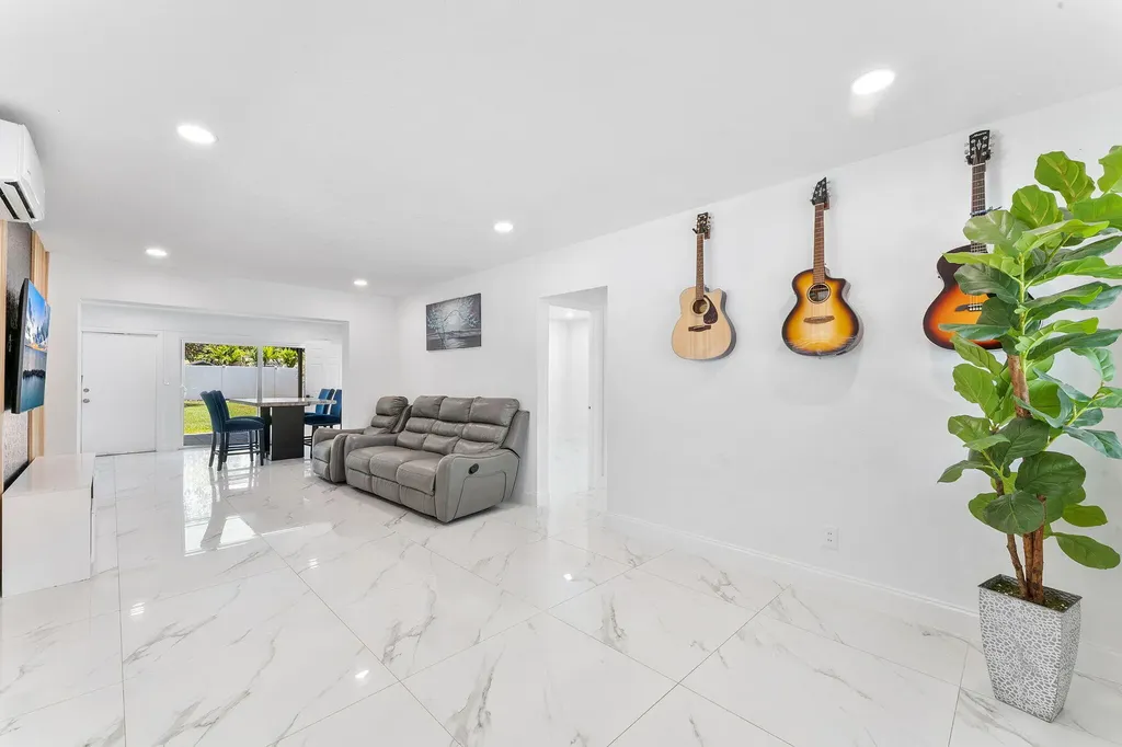 822 S C Street Lake Worth Beach FL 33460