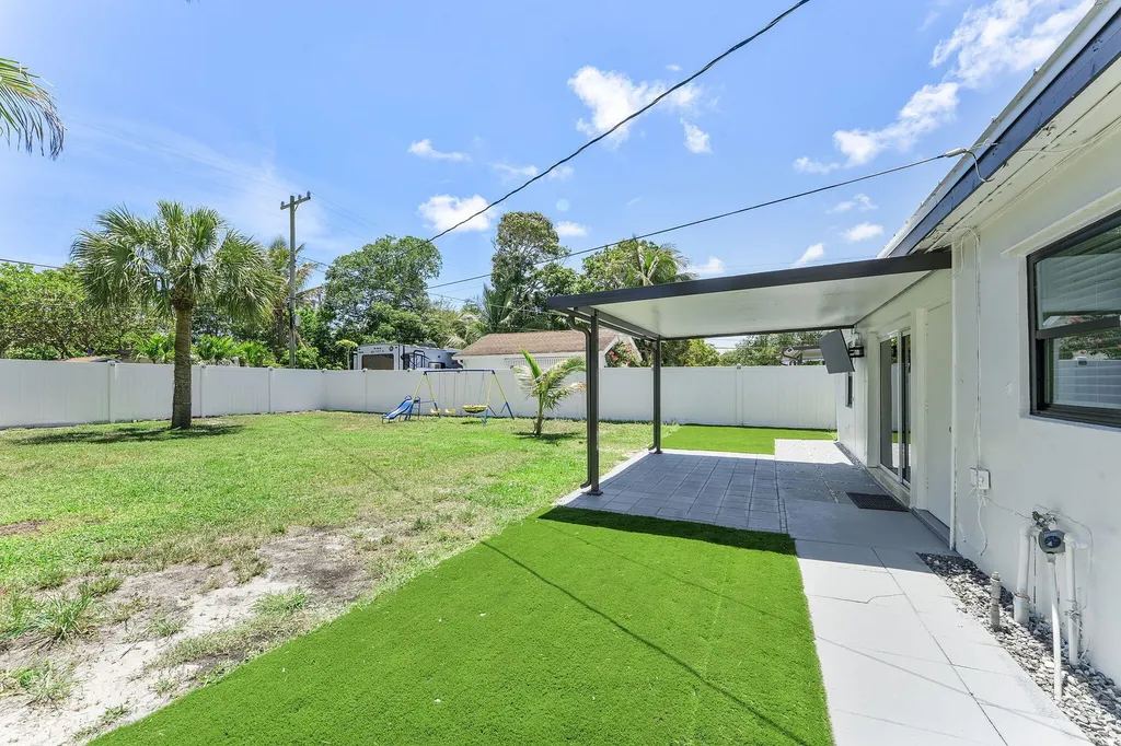 822 S C Street Lake Worth Beach FL 33460