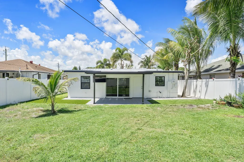 822 S C Street Lake Worth Beach FL 33460