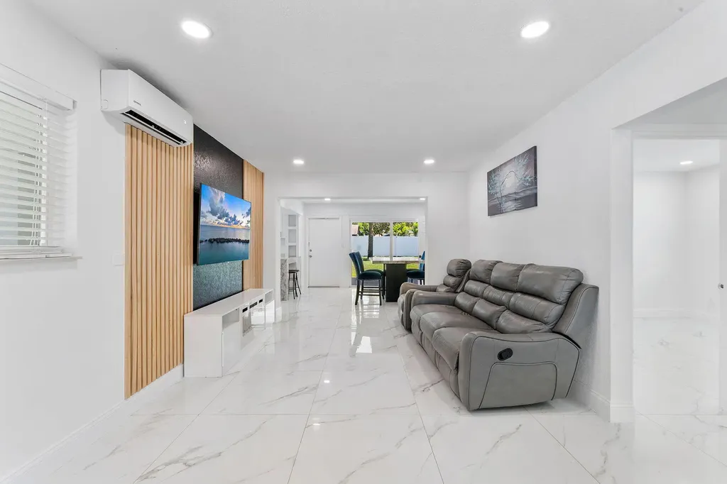 822 S C Street Lake Worth Beach FL 33460