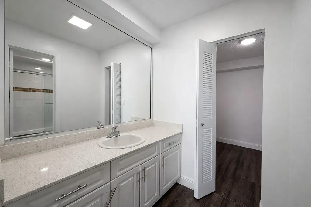 17350 NW 68th Avenue Hialeah FL 33015