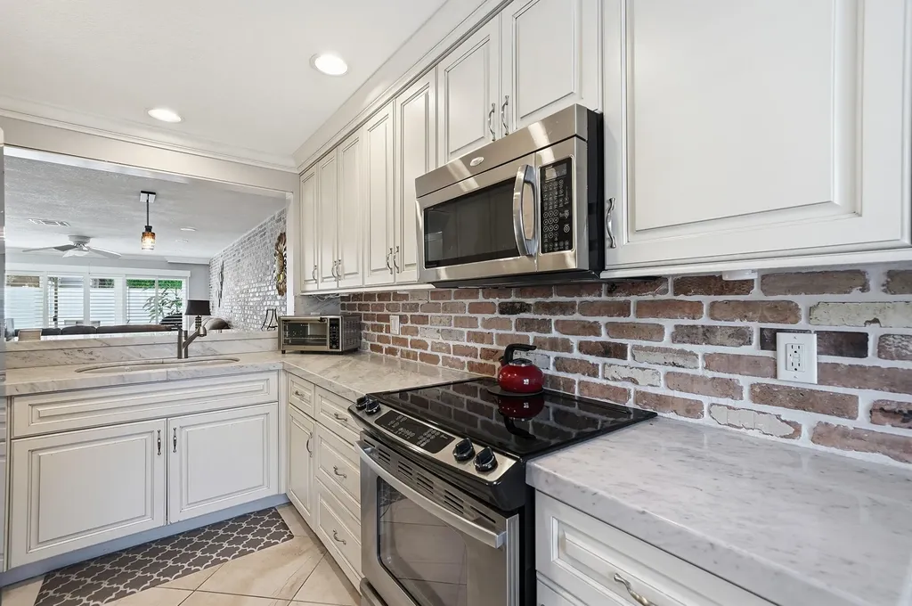 842 SE 19th Avenue Deerfield Beach FL 33441