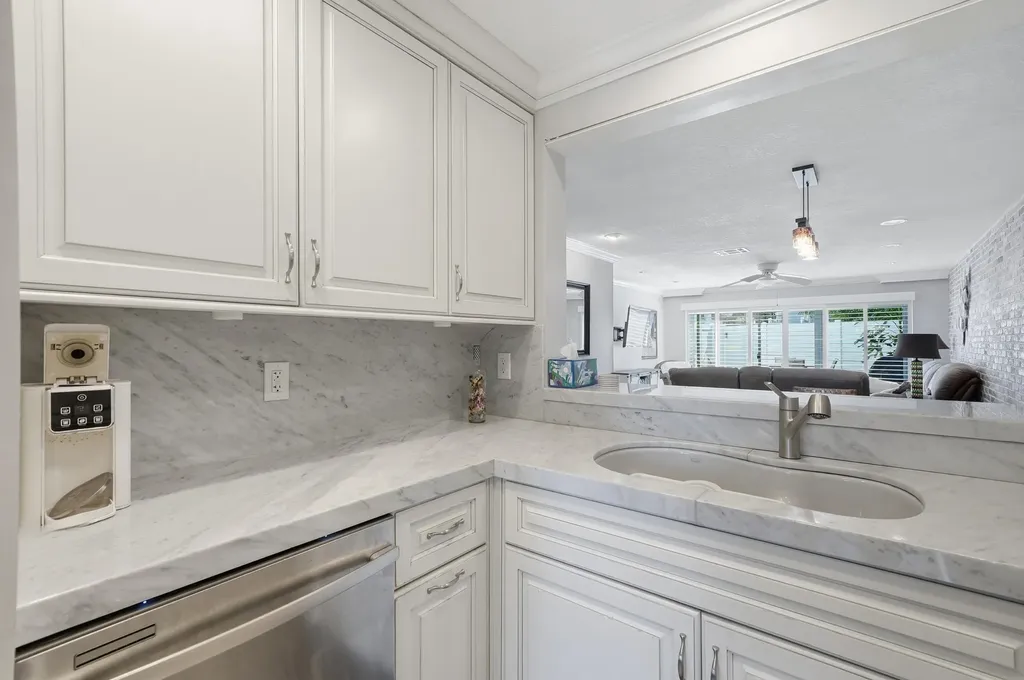 842 SE 19th Avenue Deerfield Beach FL 33441
