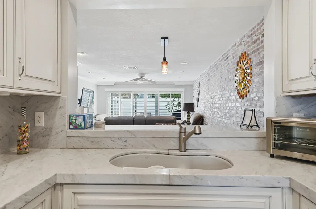 842 SE 19th Avenue Deerfield Beach FL 33441