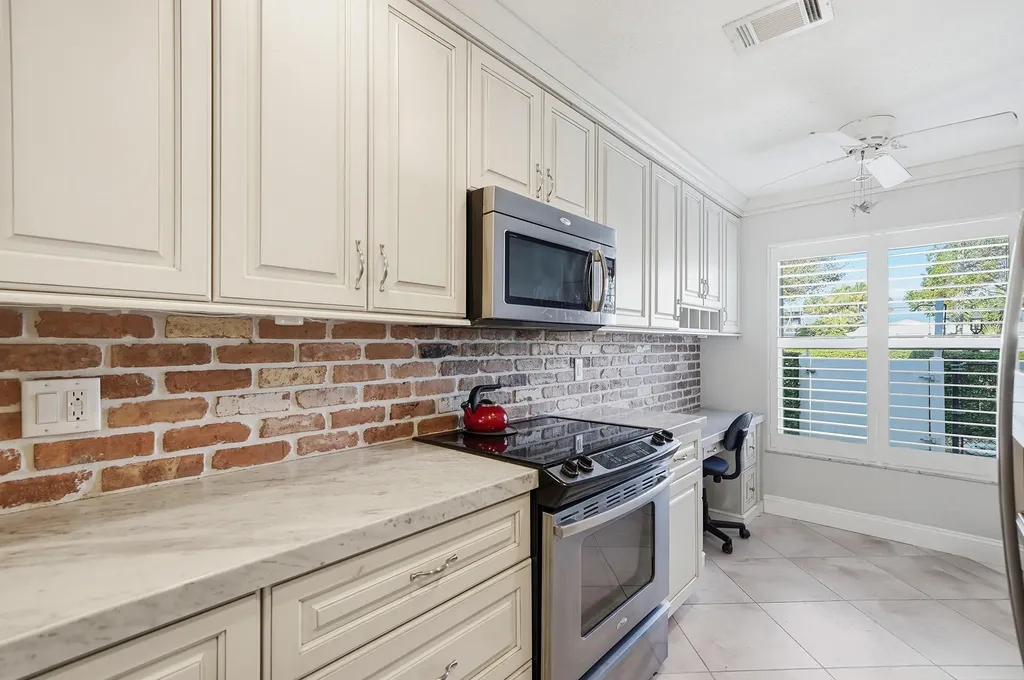 842 SE 19th Avenue Deerfield Beach FL 33441