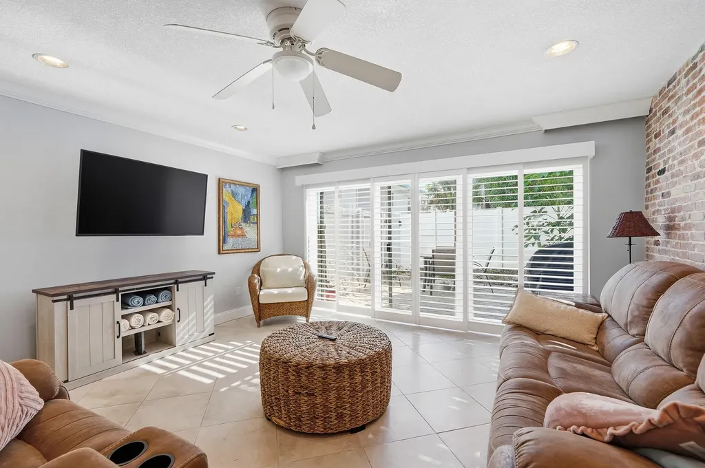 842 SE 19th Avenue Deerfield Beach FL 33441
