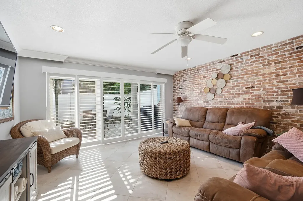 842 SE 19th Avenue Deerfield Beach FL 33441