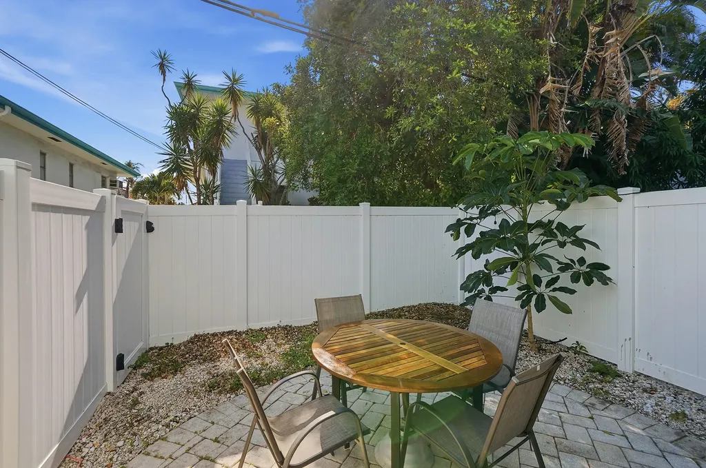 842 SE 19th Avenue Deerfield Beach FL 33441