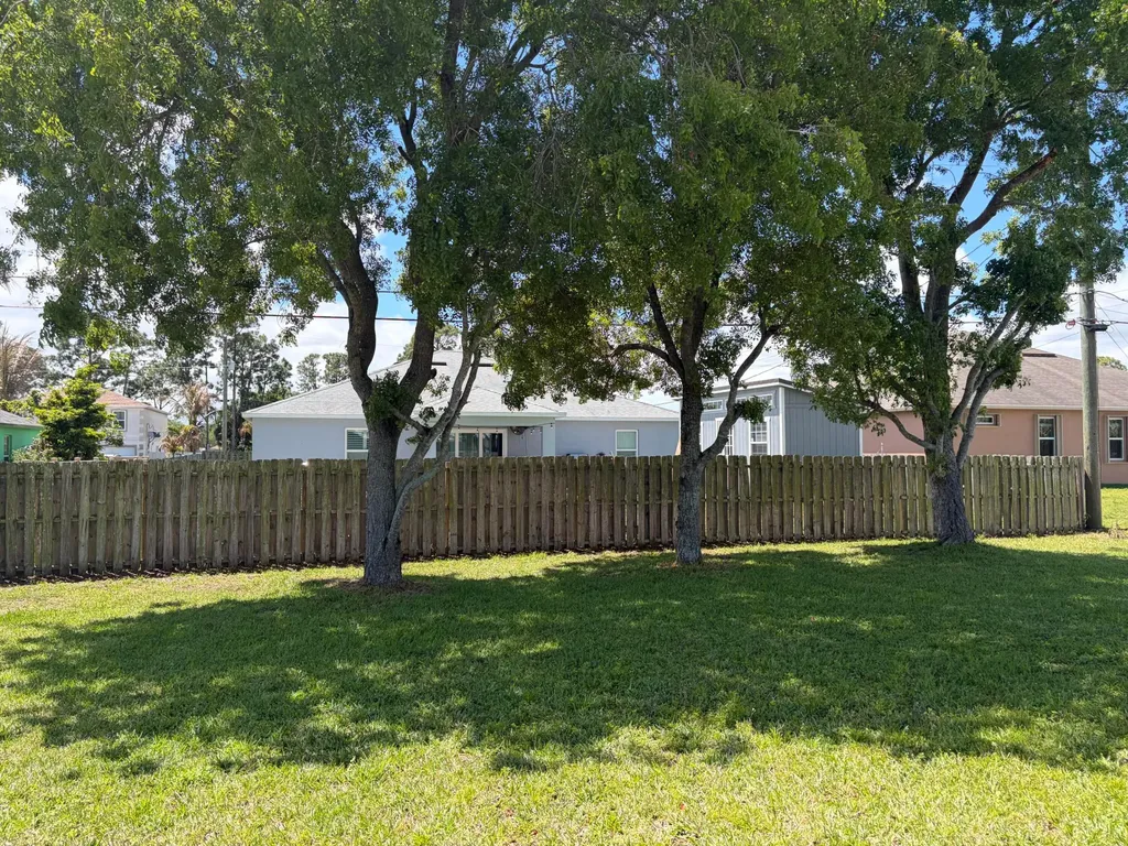1682 SW Glacador Avenue Port St Lucie FL 34953