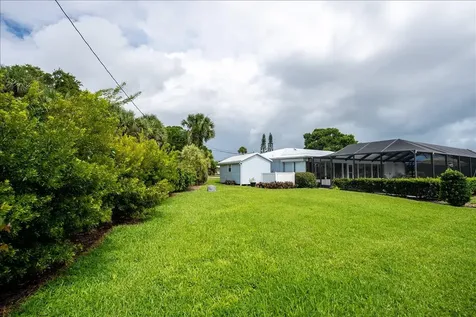 2066 5th Court SE Vero Beach FL 32962