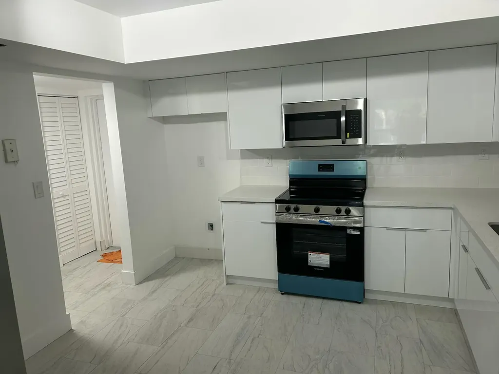 701 N Pine Island Road Plantation FL 33324