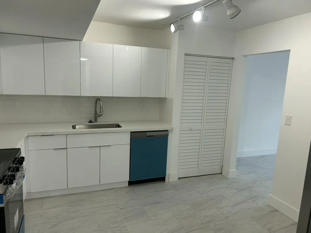 701 N Pine Island Road Plantation FL 33324