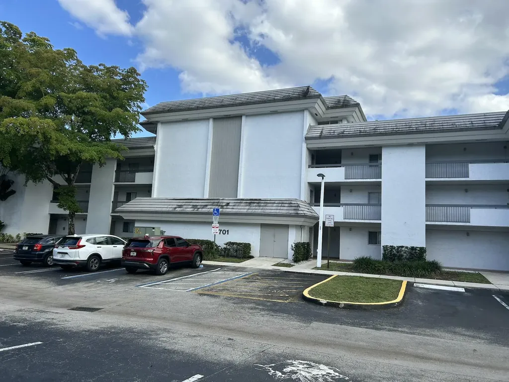 701 N Pine Island Road Plantation FL 33324