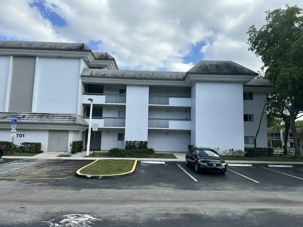 701 N Pine Island Road Plantation FL 33324