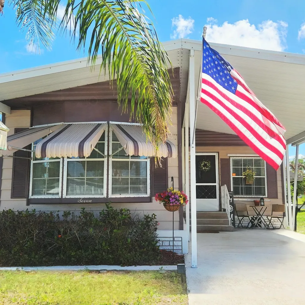 7 Guadalupe Port St Lucie FL 34952