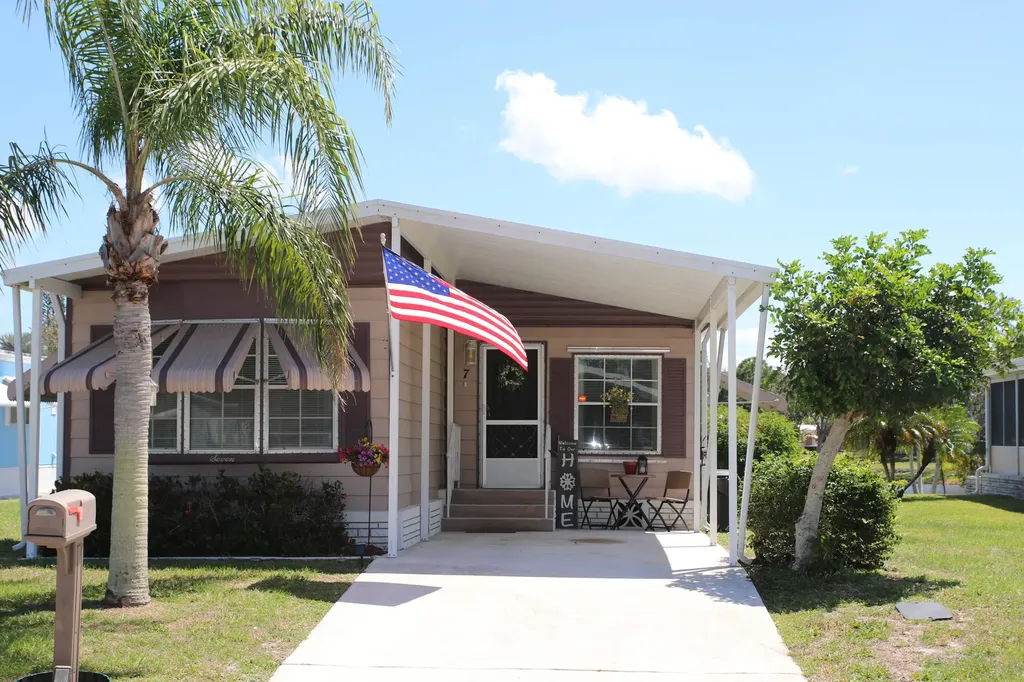 7 Guadalupe Port St Lucie FL 34952