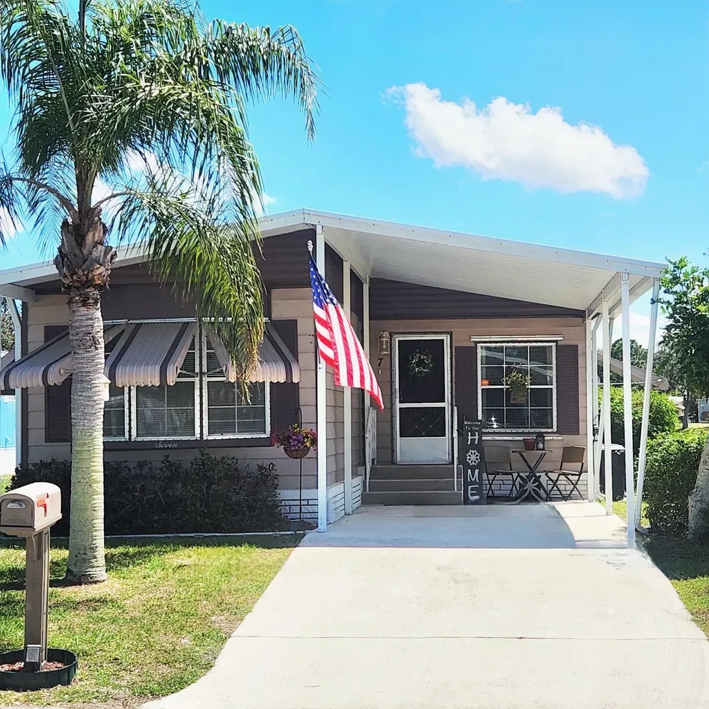 7 Guadalupe Port St Lucie FL 34952