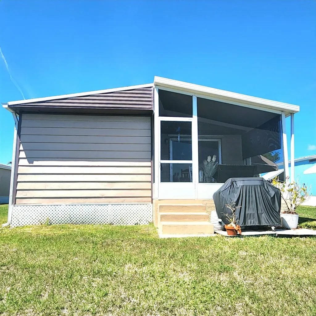 7 Guadalupe Port St Lucie FL 34952