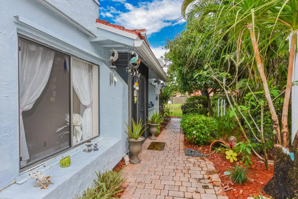 5518 Ainsley Court Boynton Beach FL 33437