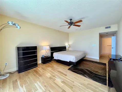 6001 N Ocean Drive Hollywood FL 33019