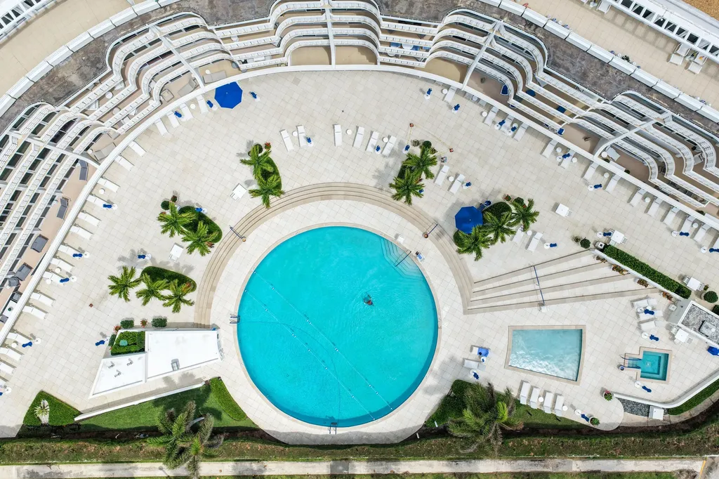 100 Sunrise Avenue Palm Beach FL 33480