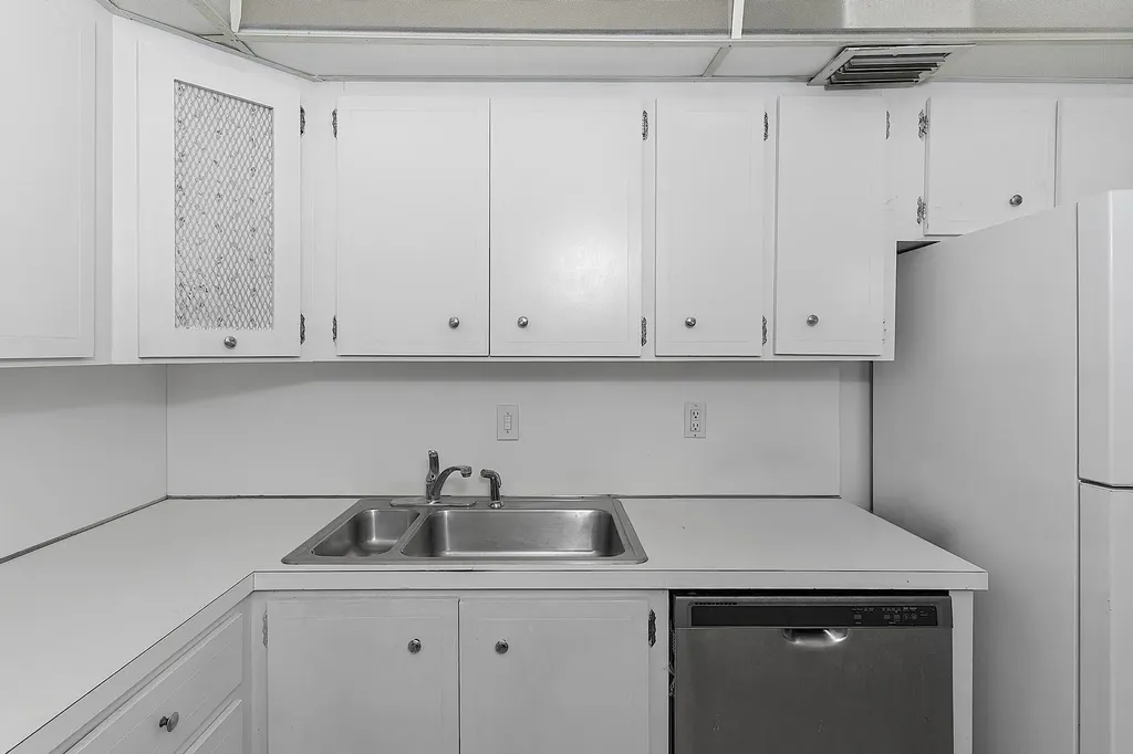 5700 NE 22nd Way Fort Lauderdale FL 33308