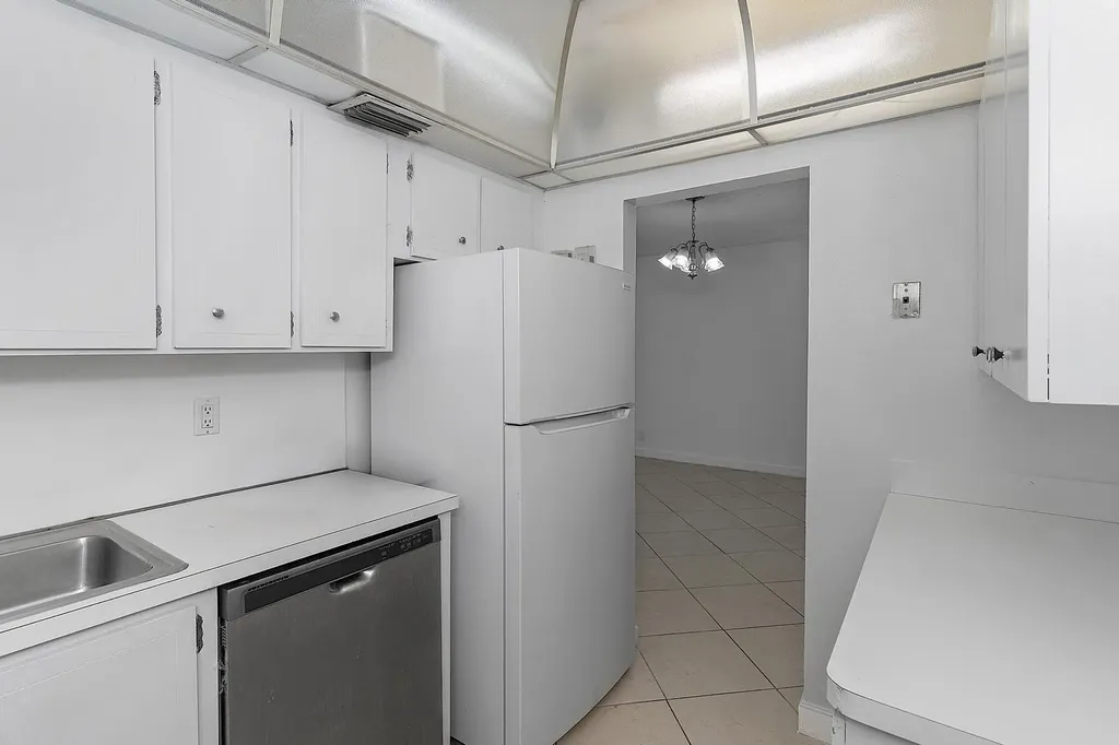 5700 NE 22nd Way Fort Lauderdale FL 33308