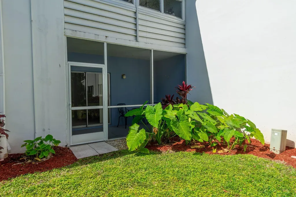 2840 Cynthia Lane Lake Worth Beach FL 33461