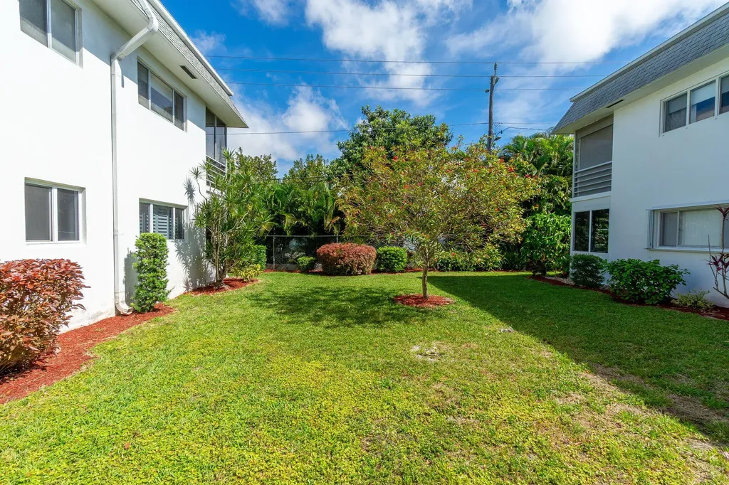 2840 Cynthia Lane Lake Worth Beach FL 33461