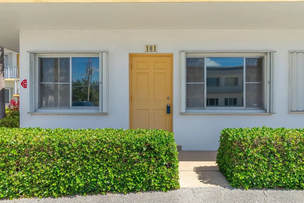 2840 Cynthia Lane Lake Worth Beach FL 33461