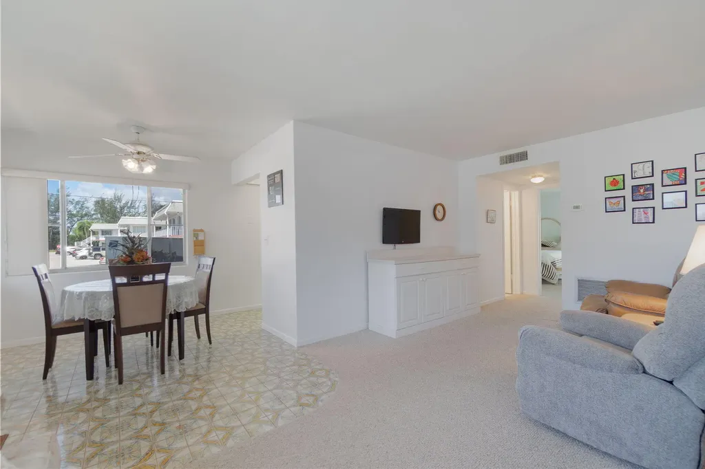 2840 Cynthia Lane Lake Worth Beach FL 33461