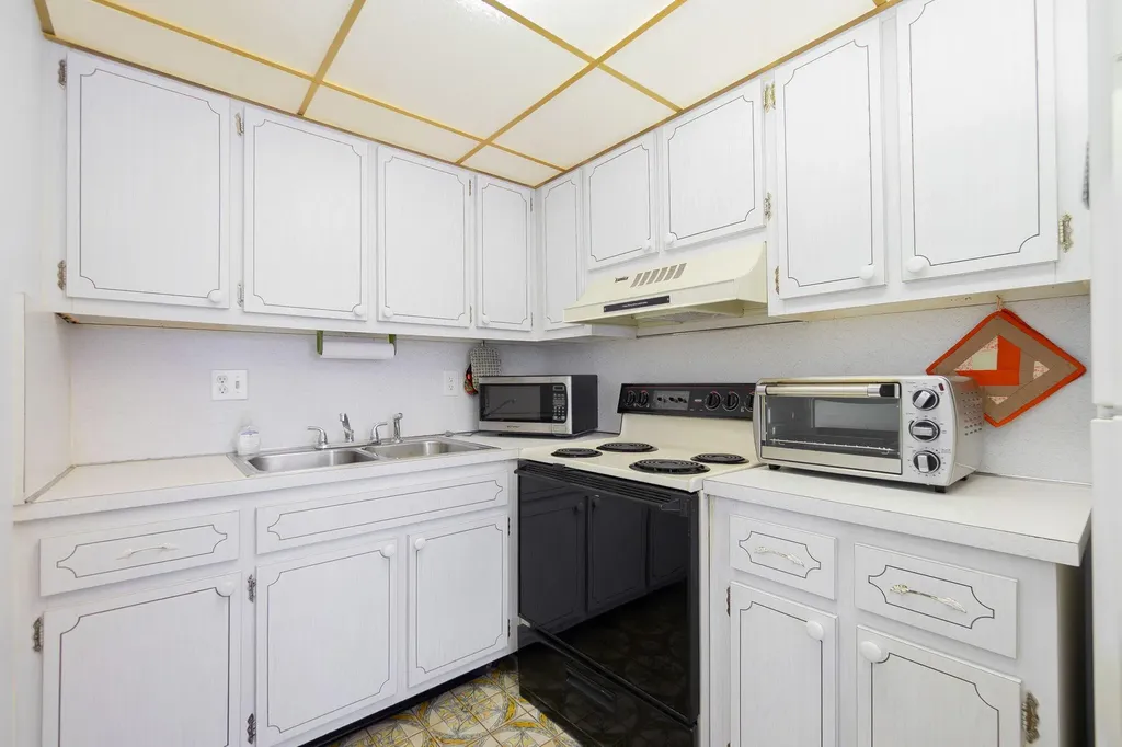 2840 Cynthia Lane Lake Worth Beach FL 33461