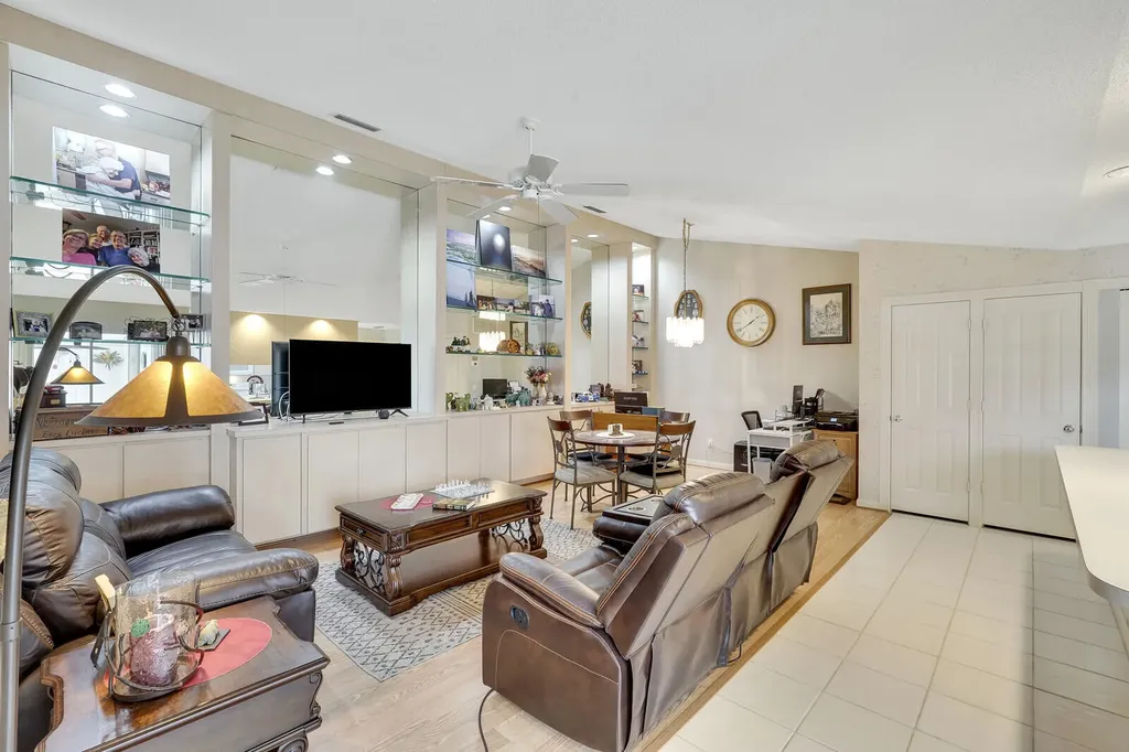 10102 Chapman Oak Court Palm Beach Gardens FL 33410