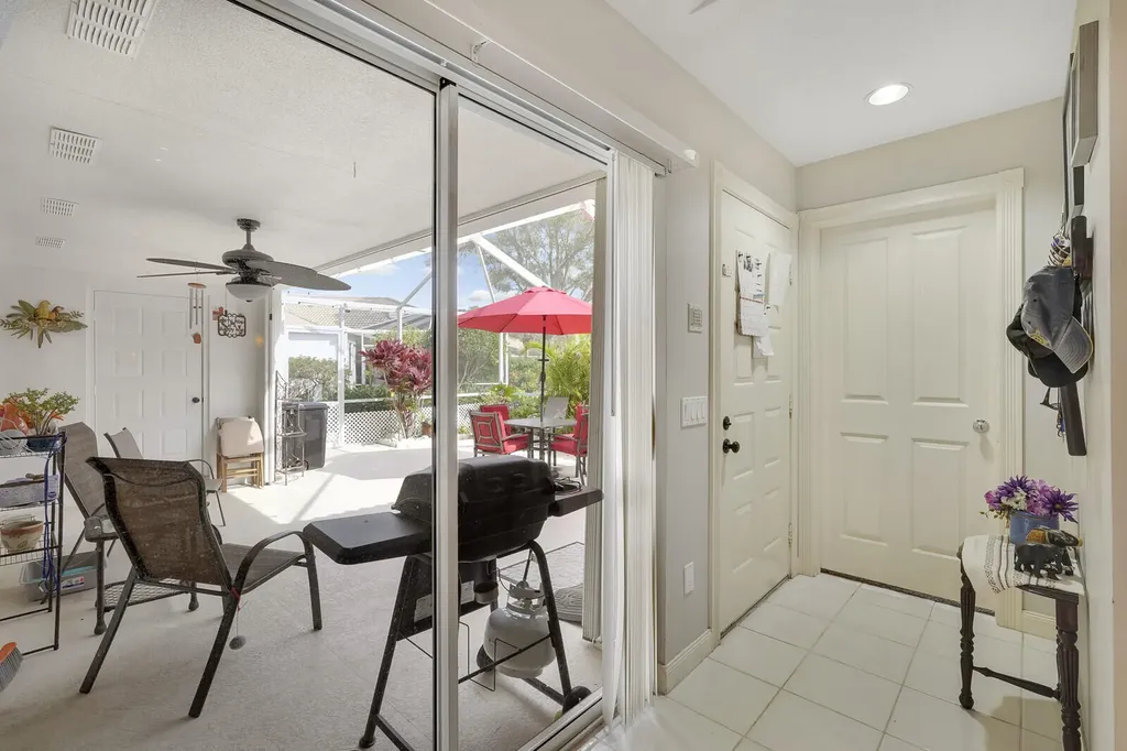 10102 Chapman Oak Court Palm Beach Gardens FL 33410