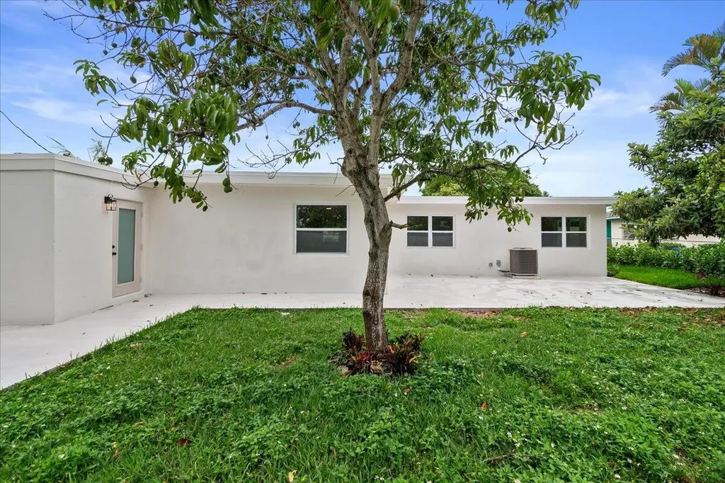 426 Bayberry Drive West Palm Beach FL 33403
