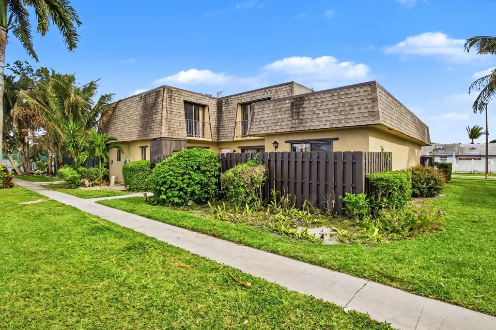 4102 Waterview Circle Palm Springs FL 33461