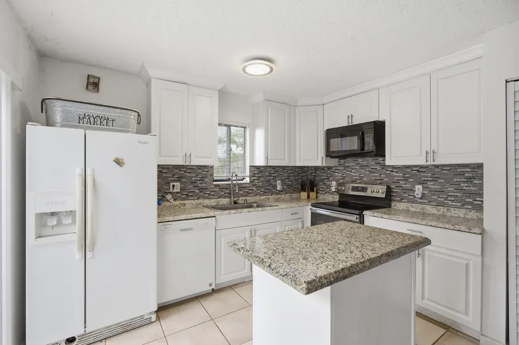 4102 Waterview Circle Palm Springs FL 33461