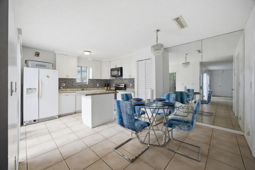 4102 Waterview Circle Palm Springs FL 33461