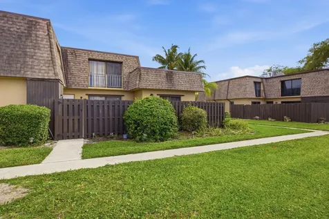 4102 Waterview Circle Palm Springs FL 33461