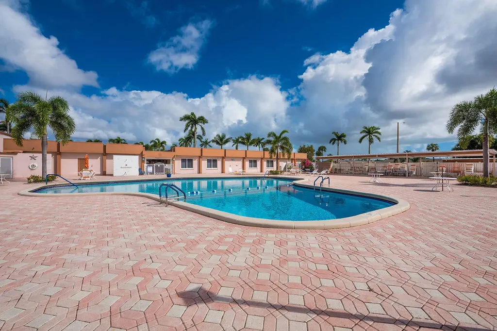 2739 Dudley Drive W West Palm Beach FL 33415