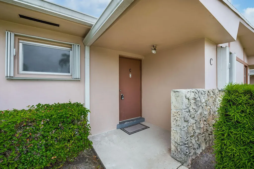 2739 Dudley Drive W West Palm Beach FL 33415