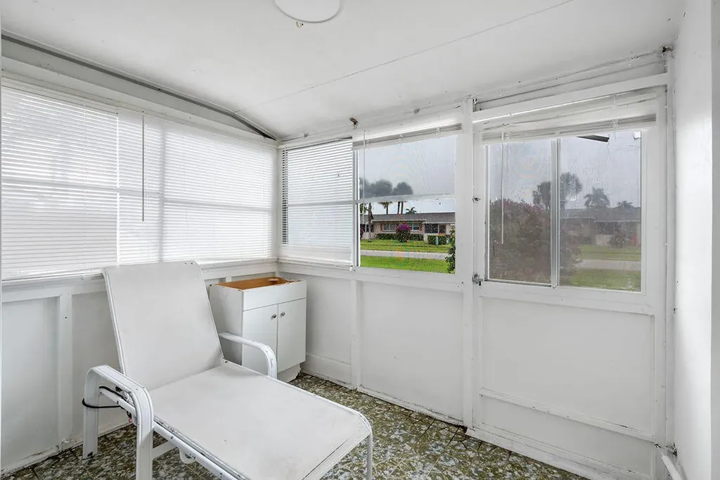 2739 Dudley Drive W West Palm Beach FL 33415